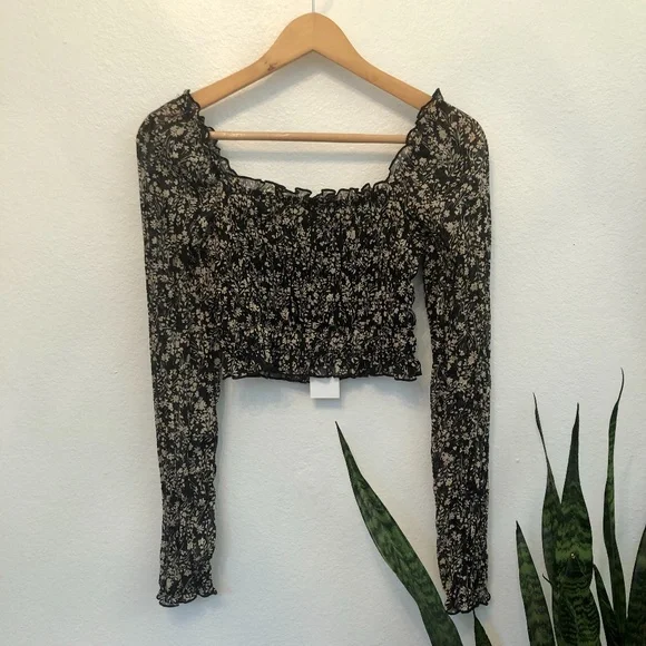 Socialite Smocked Crop Top - Picture 2 of 7